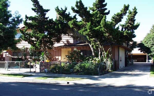 Primary Photo - 10355 Virginia Ave