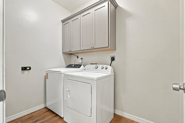 Building Photo - 6421 W 3rd St