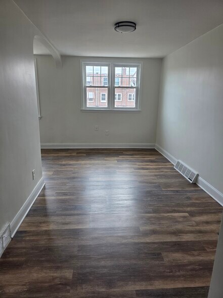 Building Photo - 922 Poplar Ave