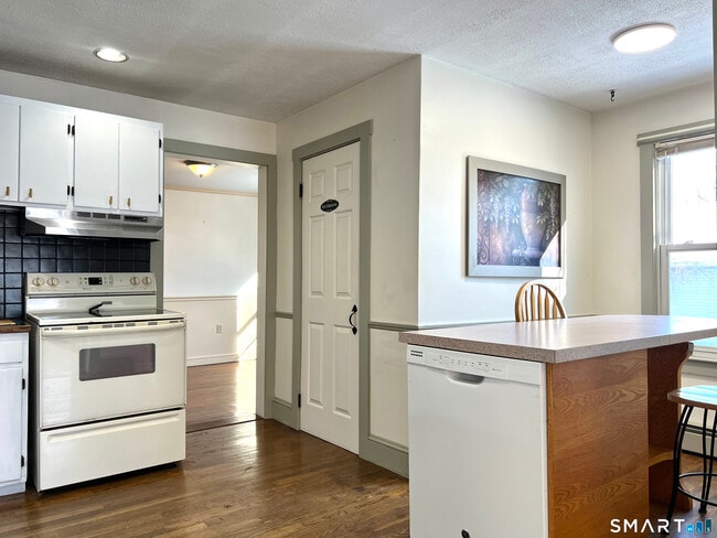 Building Photo - 77 Freestone Ave