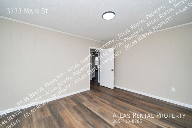 Building Photo - 3733 Main St