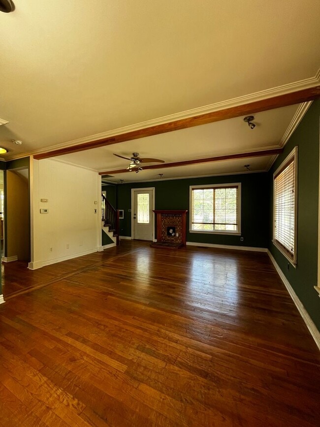 Building Photo - 3 bedroom, 2 bath house located on the Sunnyside of Kellogg, Idaho