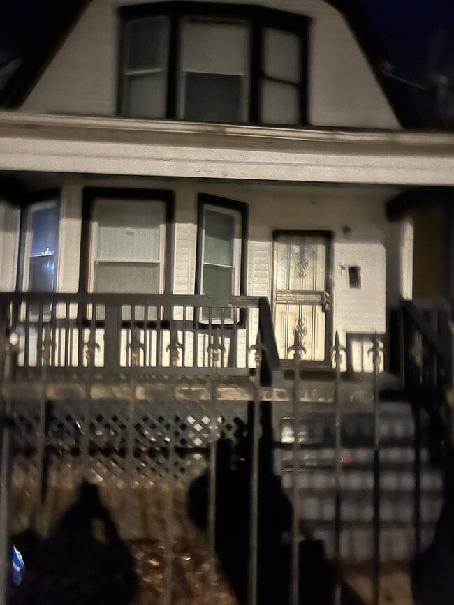 Building Photo - 6012 S Honore St