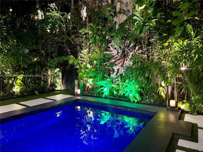 Building Photo - 3554 W Glencoe St