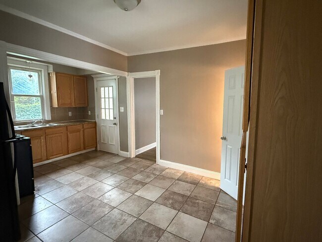 Building Photo - Charming 4-Bedroom Single-Family Home | Section?8 Eligible