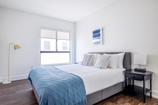 Building Photo - 409 Hayworth Ave