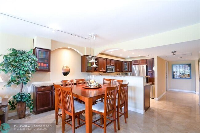 Building Photo - 2681 S Course Dr