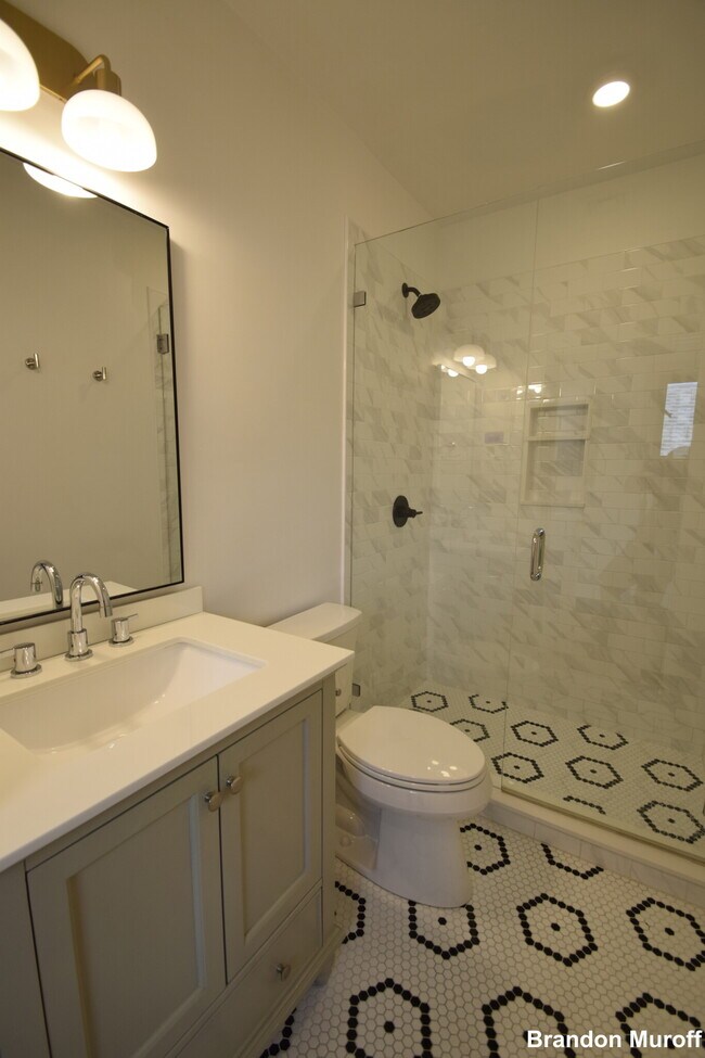 Building Photo - 15 Maywood St