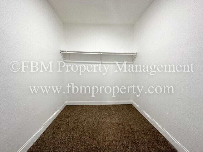Building Photo - 518 N 26th St