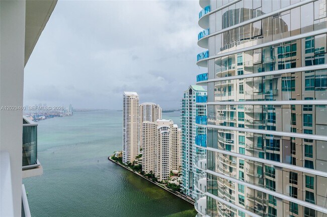 Building Photo - 300 S Biscayne Blvd