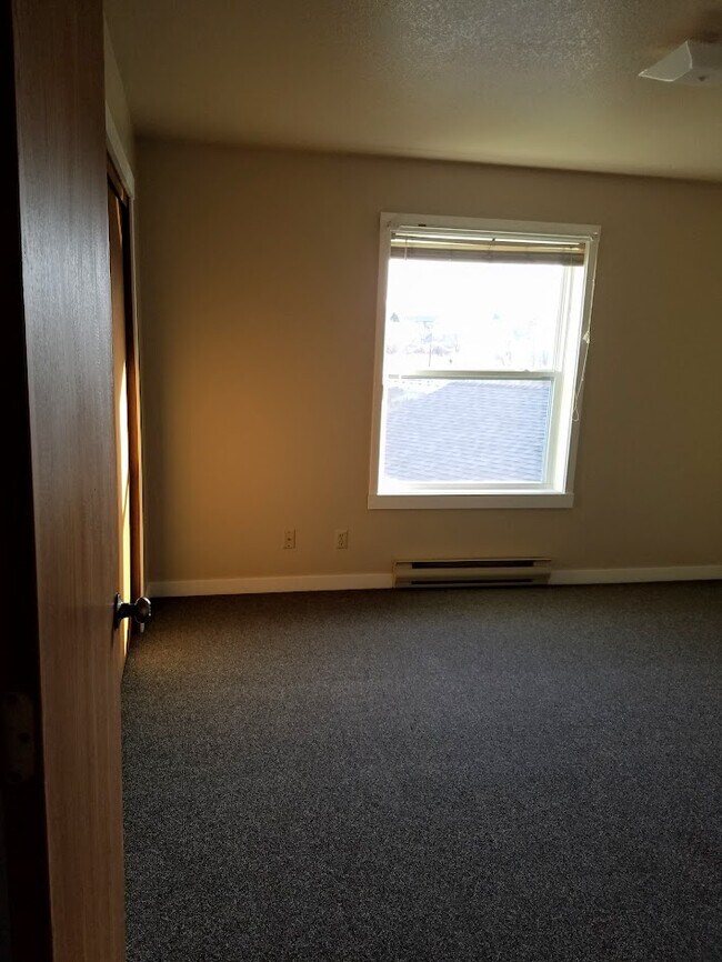 Building Photo - 828 Ann Ct