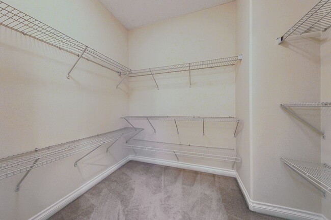 Building Photo - 5 Bedroom Corner Lot Home in Gated Community!