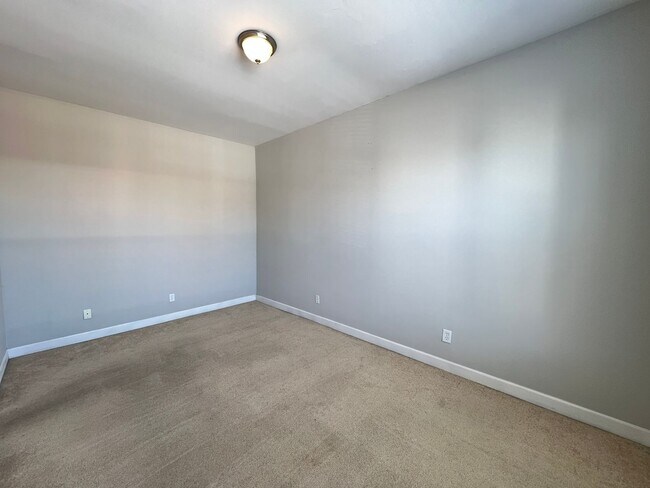 Building Photo - 5653 Waterman Blvd