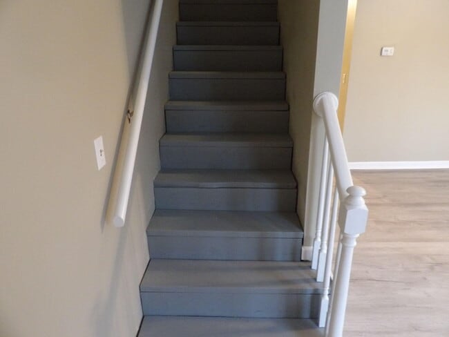 Building Photo - 244 Meadowview Dr