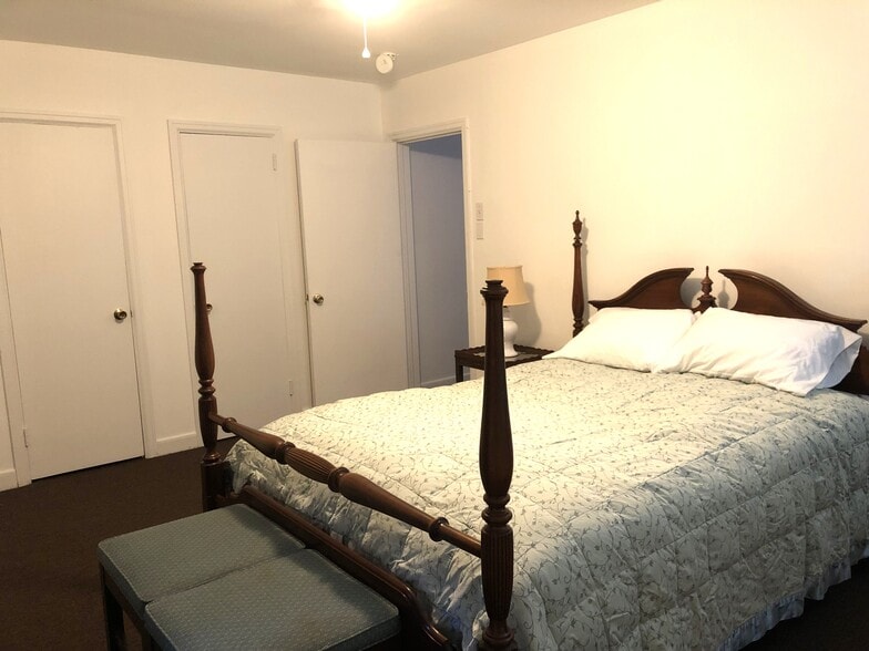 Main bedroom-2 closets - 216 Green Ave