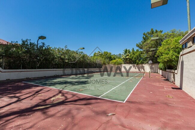 Building Photo - 49 Biltmore Estates Dr