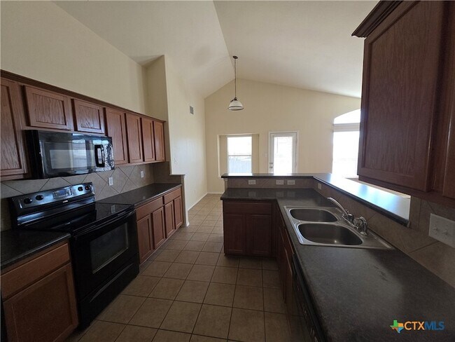 Building Photo - 2302 Griffin Dr