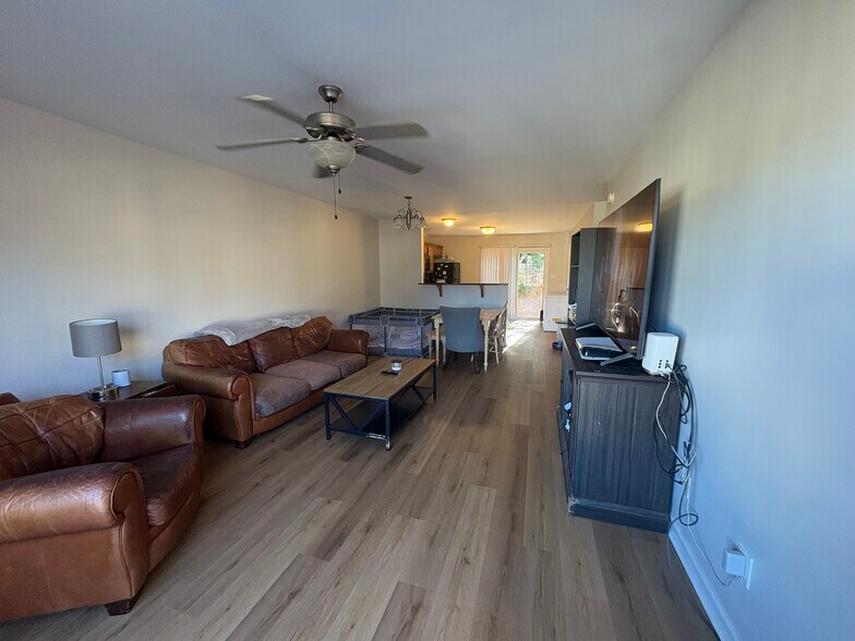 Building Photo - 1810 Broadway St