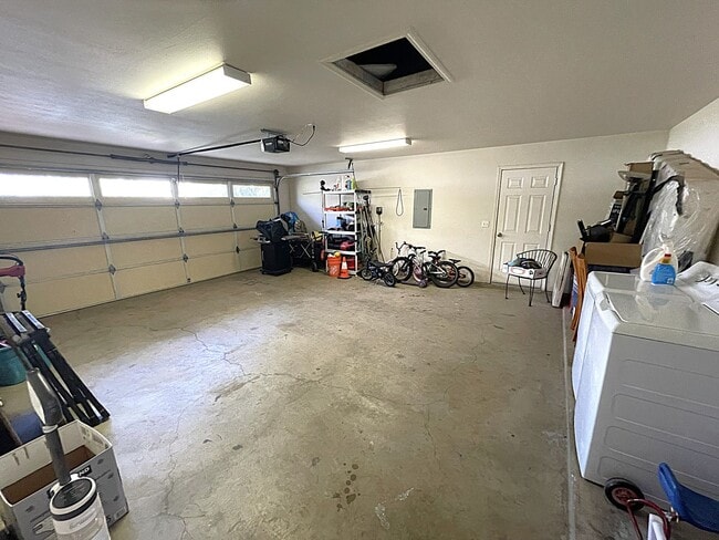 Building Photo - Beautiful 3-Bedroom, 2-Bath Single-Level H...