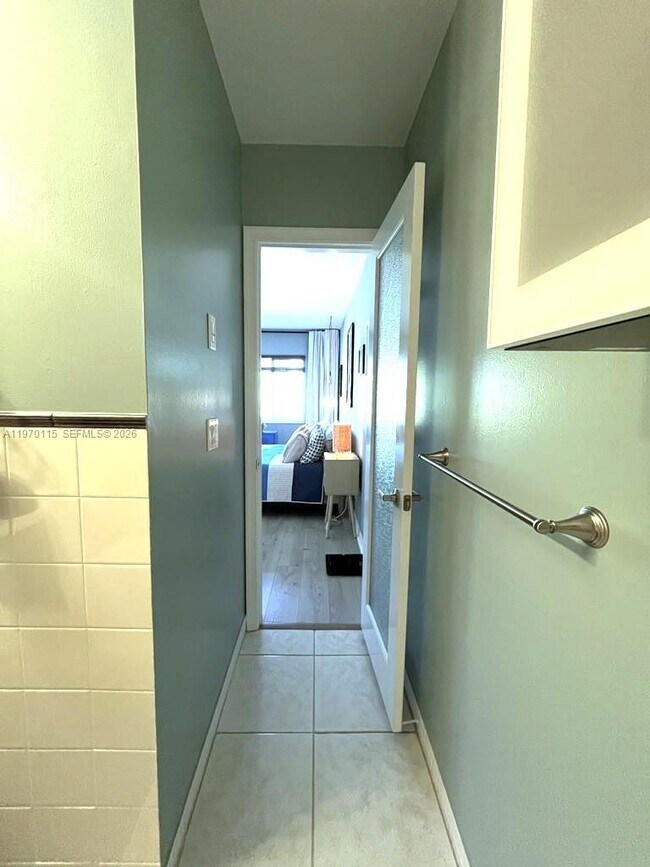 Building Photo - 2230 NE 56th Pl