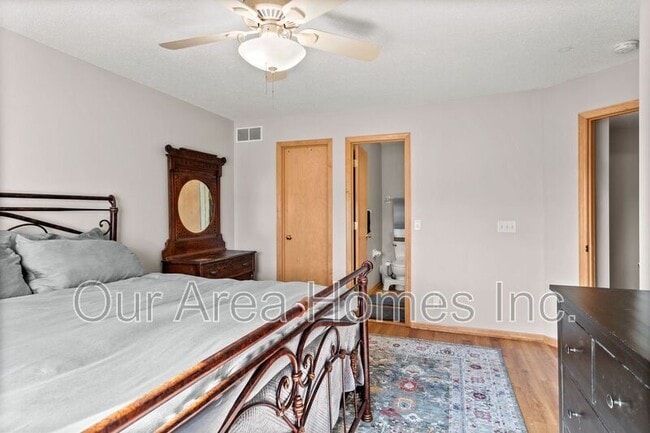 Building Photo - 6836 Meadow Grass Ln S