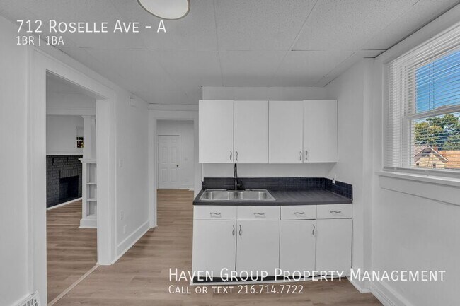 Building Photo - 712 Roselle Ave
