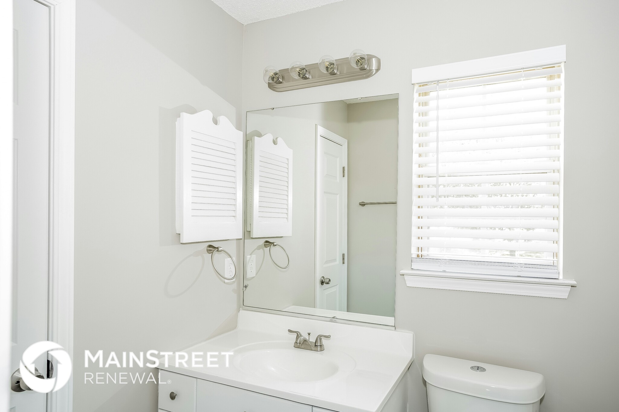 Building Photo - 135 Bellelaine Dr