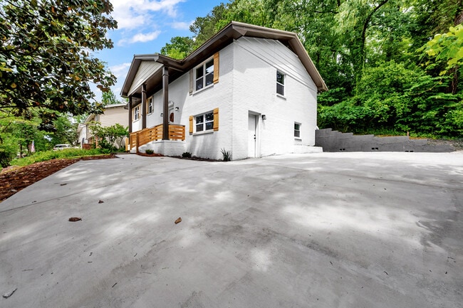 Building Photo - 917 S Forrest Dr