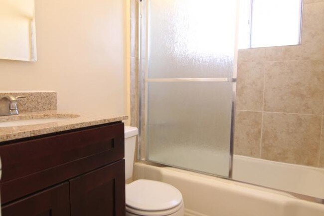 Building Photo - 1 bedroom in Los Angeles CA 90028