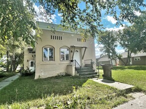 Building Photo - 421 E 9th Ave