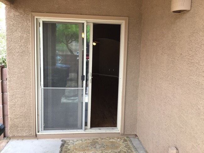 Building Photo - Beautiful 3Bed & 2Bath w/ Den, near Davis Monthan, Vail school district