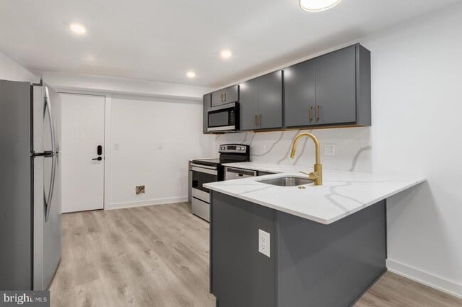 Building Photo - 2046 E Lehigh Ave