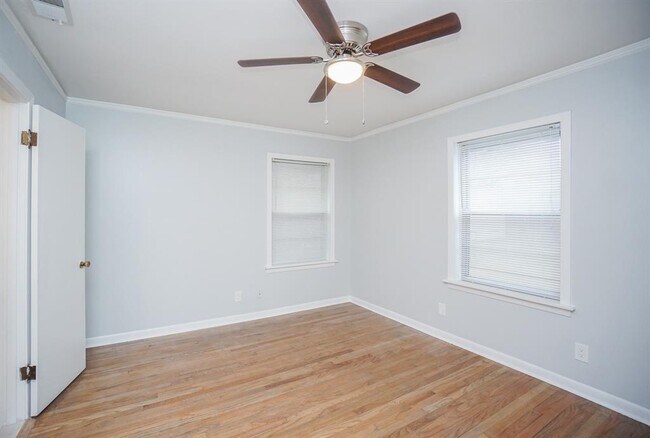Building Photo - 4145 Sarong Dr