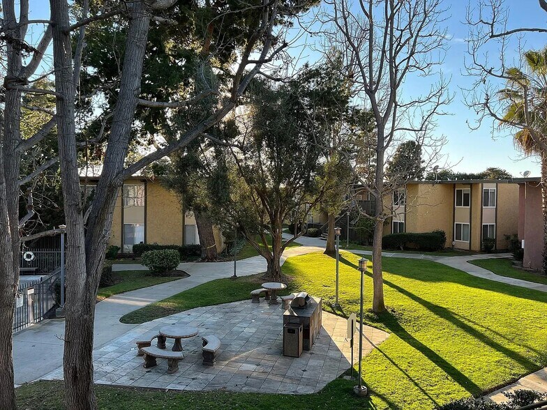 Building Photo - 23308 Marigold Ave