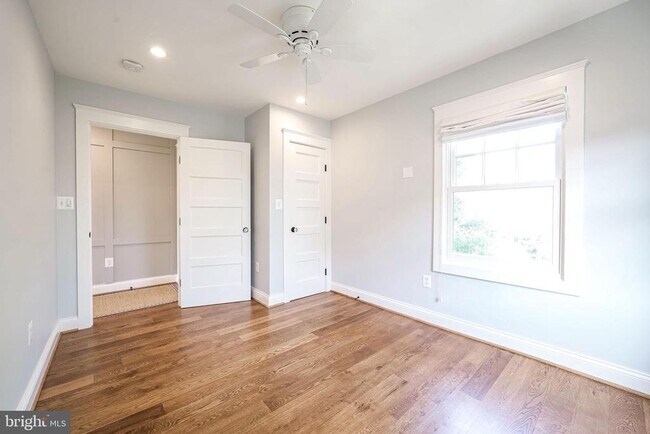 Building Photo - 2314 N Kenmore St