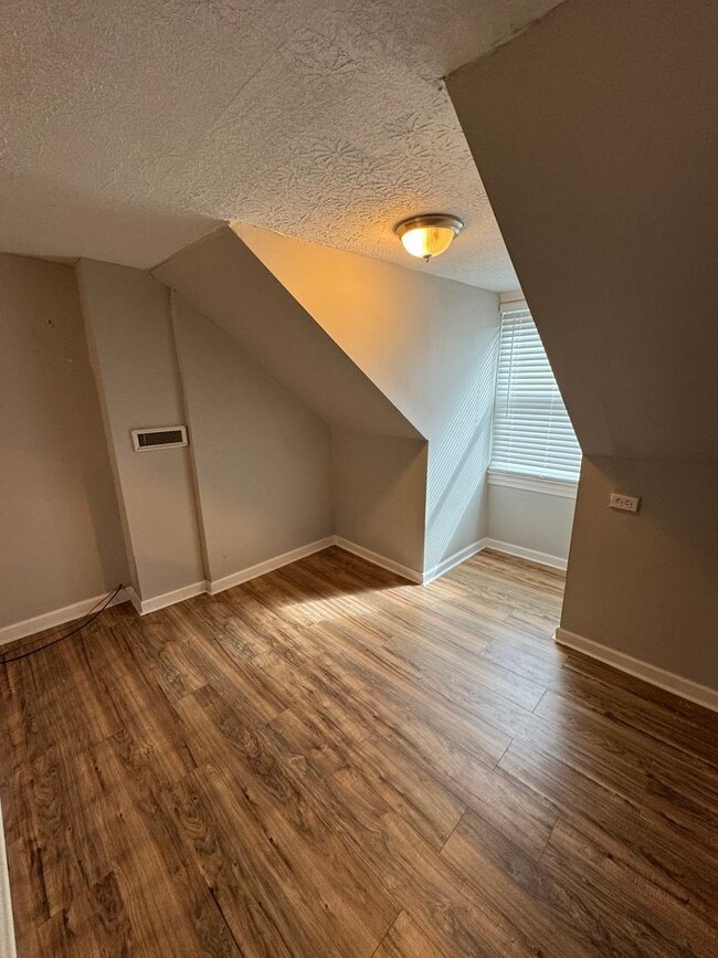 Building Photo - Charming 2 Bedroom 2 Bathroom House in Lawrenceville!