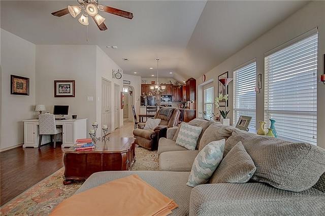 Building Photo - 5009 Holliday Dr