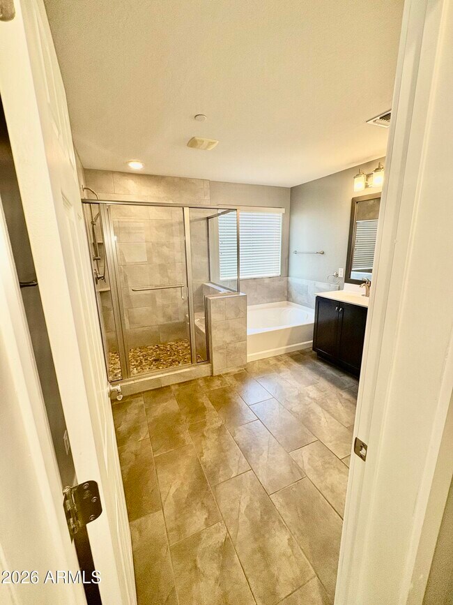 Building Photo - 4740 E Tierra Buena Ln