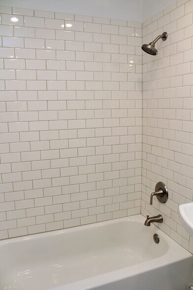 Building Photo - 2508-2508 NE Sumner St