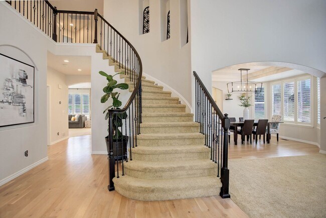 Building Photo - Gorgeous home within the prestigious priva...