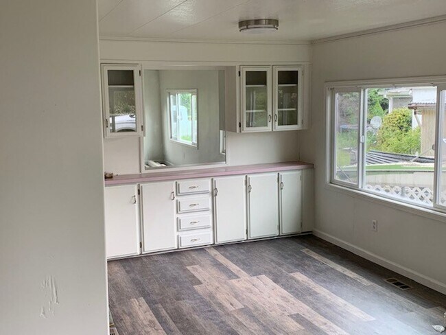 Building Photo - Great single Level home!