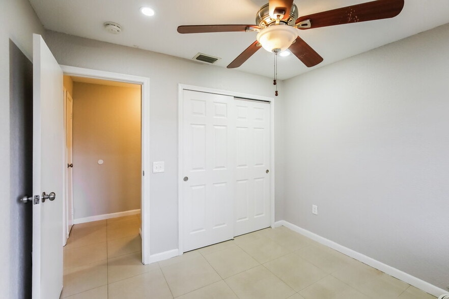 Building Photo - 11460 NW 40th Pl