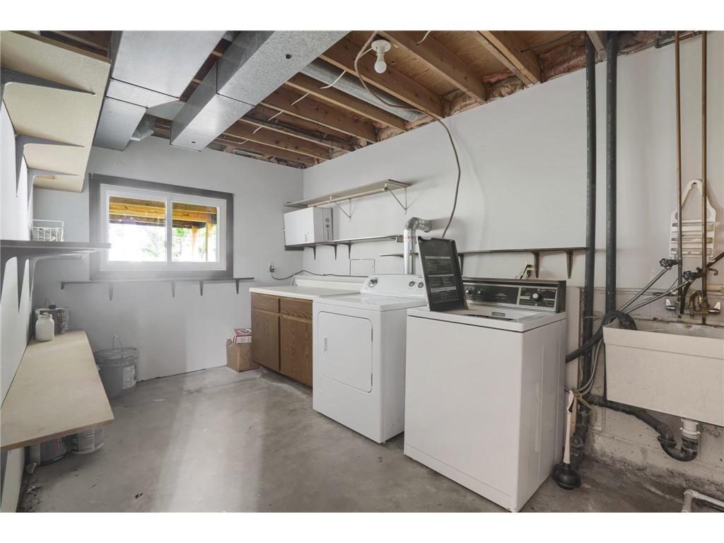 Building Photo - 9937 Deerwood Ln N