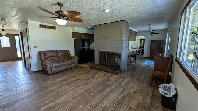 Building Photo - 125 Meadowood Dr