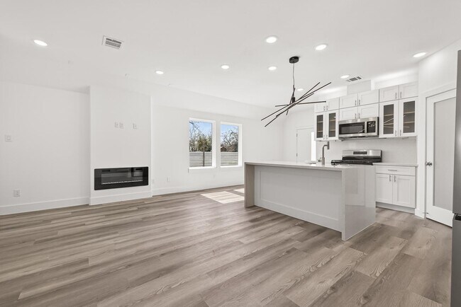 Building Photo - 5304 Lynnfield St