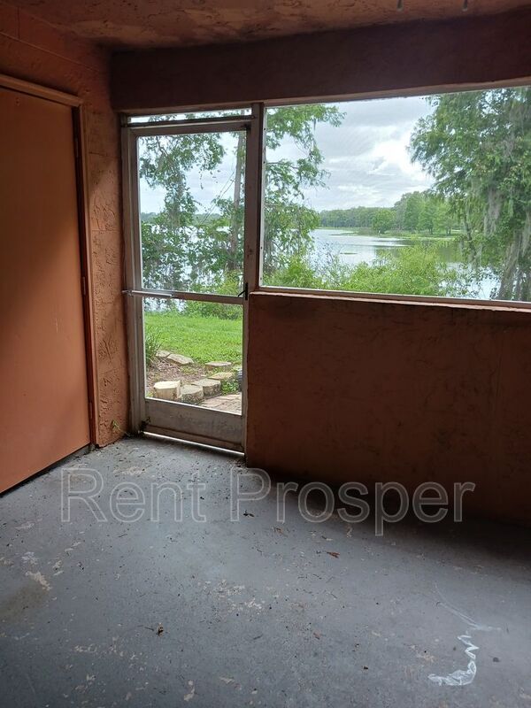 Building Photo - 4180 Versailles Dr