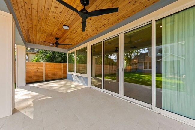 Building Photo - 917 E 37th St