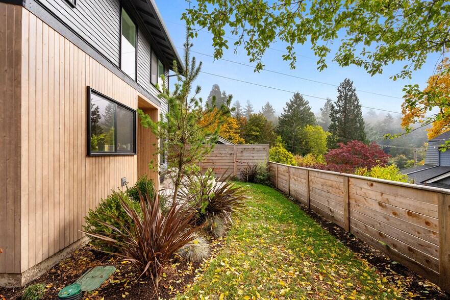 Building Photo - 3590 SW Patton Rd