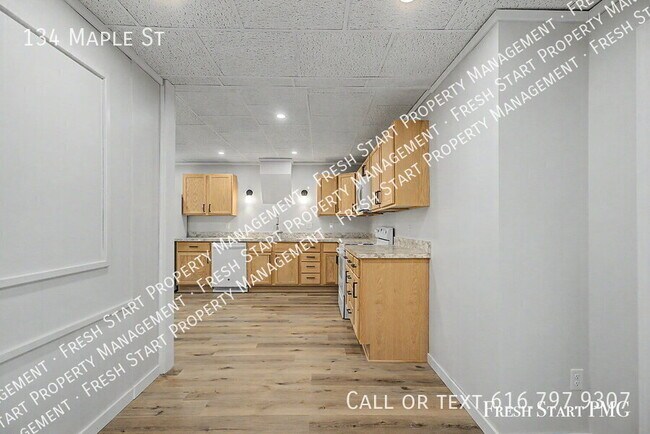 Building Photo - 134 Maple St