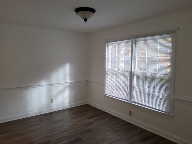 Building Photo - Golf Course Townhome- Style Condo Near WFU!